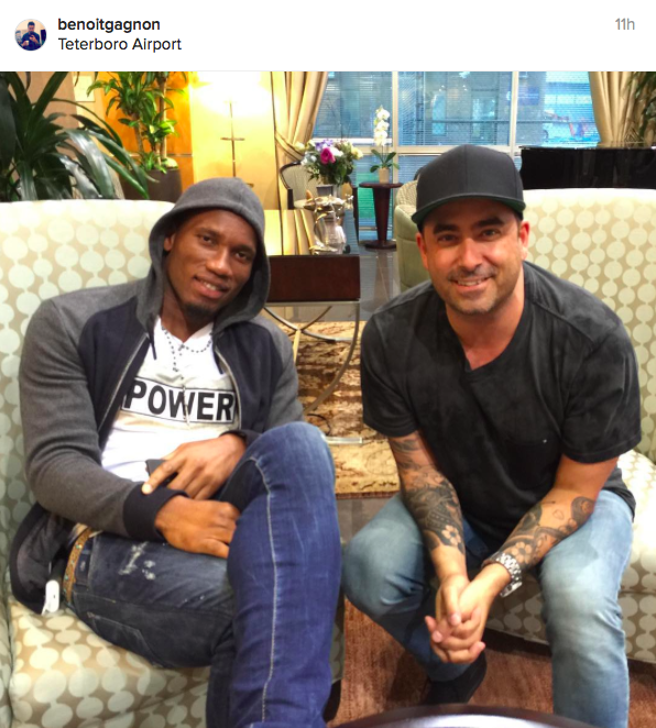 Benoit Gagnon fait une rencontre TRÈS inattendue à l’aéroport Benoît Gagnon