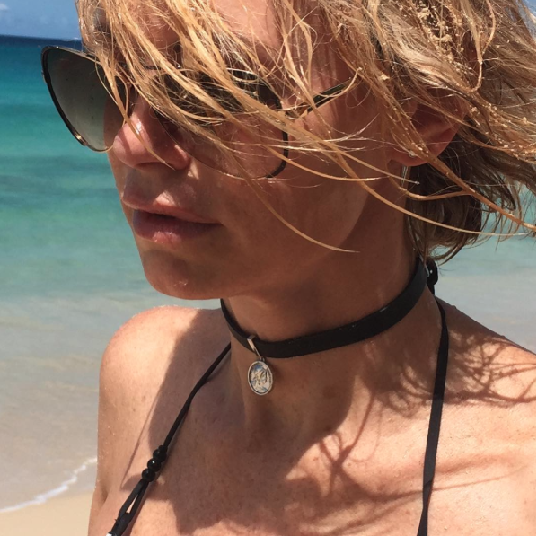 Caroline Néron publie des photos TRÈS SEXY de son voyage dans le Sud Caroline Néron