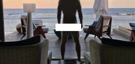 Cet acteur québécois bien connu a montré ses FESSES dans ses nouvelles photos de voyage! joey scarpellino fesse