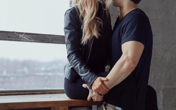 Deux anciens candidats de La Voix annoncent officiellement leurs FIANÇAILLES!!!! Kevin Bazinet et Alicia Moffet