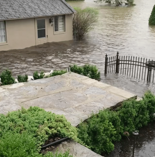 La maison de cette chanteuse québécoise a été complètement RAVAGÉE par l’inondation!!