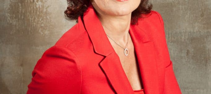 Cette célèbre DRAGONNE fait face à un GRAVE drame familial!! Danièle Henkel