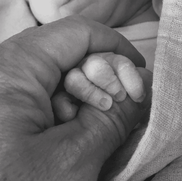 Cette personnalité québécoise très connue nous présente son fils!!