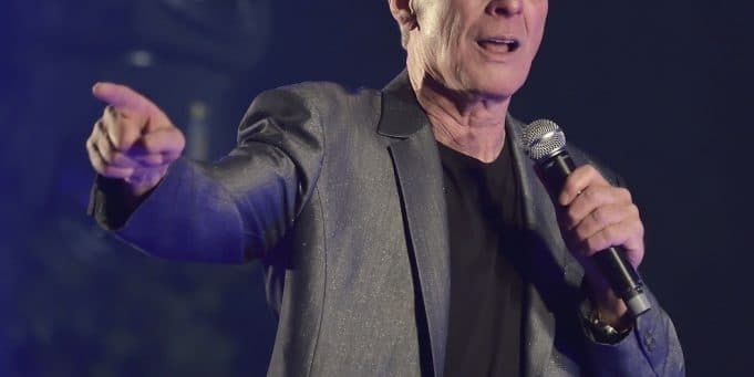 Ce chanteur très aimé des québécois a de GRAVES problèmes de santé!!! Herbert Léonard