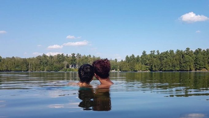 Cette ancienne candidate de La Voix rend un TOUCHANT hommage à sa femme!! Geneviève Leclerc