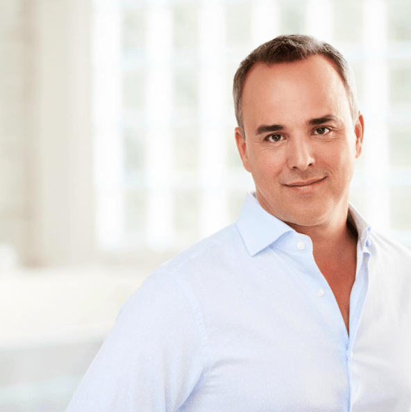 Gino Chouinard partage une photo datant de plusieurs années en compagnie de Mahée Paiement gino chouinard