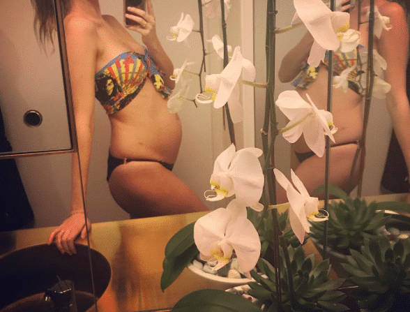 La femme de ce chanteur TRÈS POPULAIRE est enceinte!! Behati Prinsloo Levine