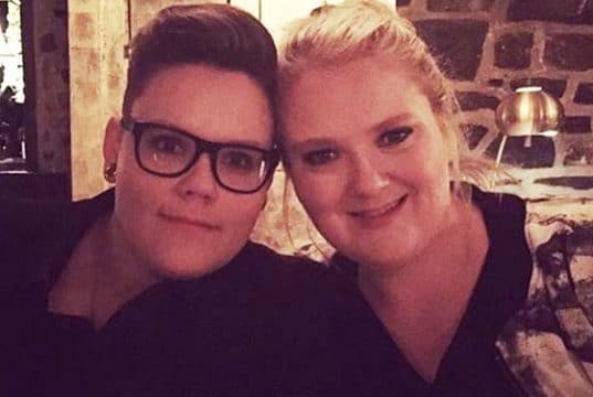 Après sa rupture, Debbie Lynch-White sort et montre comment est sa relation avec son ex debbie lynch-white blonde