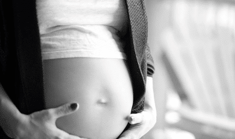 Enceinte de 7 mois, cette chanteuse québécoise dévoile le nom de son petit garçon ima