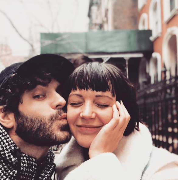 Vanessa Pilon est plus que rayonnante dans cette robe sexy Alex Nevsky et Vanessa Pillon