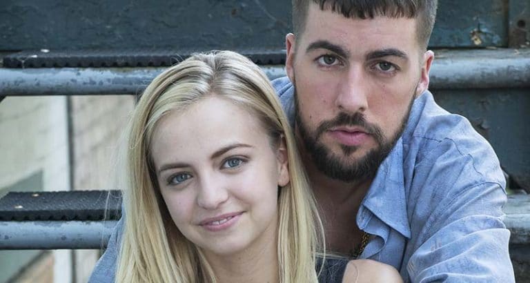 L&rsquo;acteur principal de Fugueuse se fait grandement insulter apr&egrave;s avoir partag&eacute; cette photo de Fanny