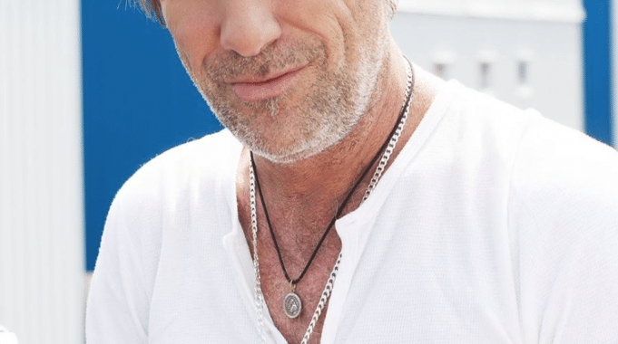 Cette vedette du Québec s’est fait cambrioler la journée de son anniversaire Peter Macleod