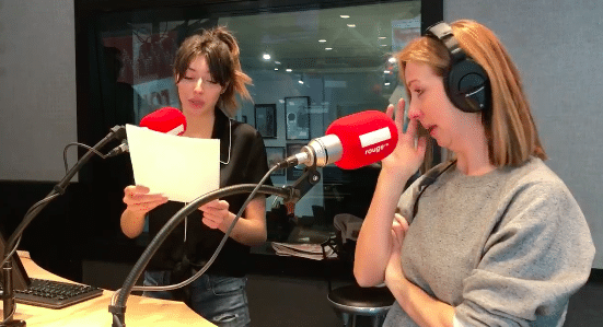 Mélanie Maynard fond en larmes en direct à la radio suite au message de fête des mères de sa fille