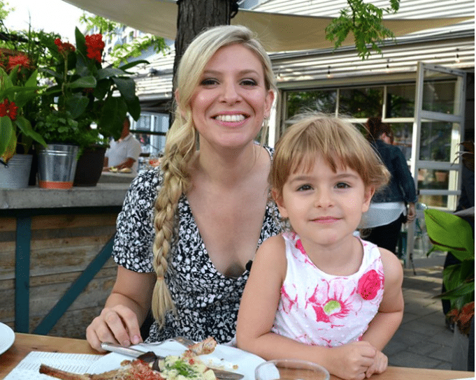 Enceinte de son deuxième enfant, Anne-Marie Withenshaw partage une photo de son baby-bump Anne-Marie Withenshaw