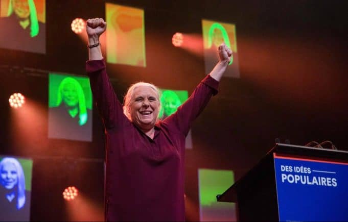 Cette photo de Manon Massé qui embrasse sa blonde fait le tour du web suite aux élections