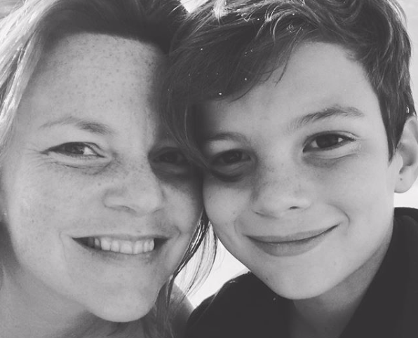 Catherine Proulx-Lemay partage une photo de tournage avec ces 2 autres acteurs de District 31