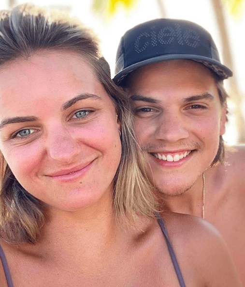 Ludovick Bourgeois et sa blonde partagent une rare photo de leur fille Ludovick Bourgeois