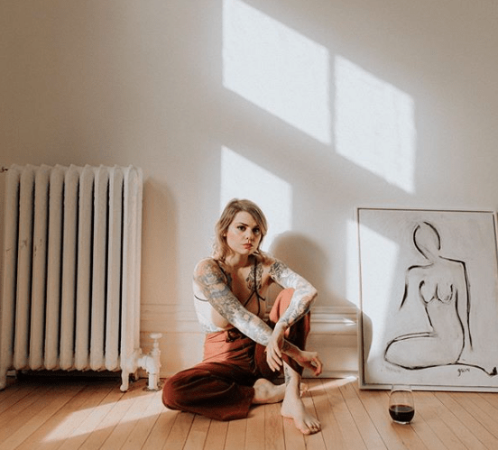 Coeur de Pirate pose en sous-vêtement et le résultat est très sexy Coeur de Pirate