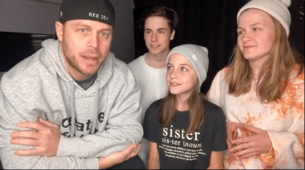 En quarantaine, Louis Morissette partage une vidéo comique avec ses enfants