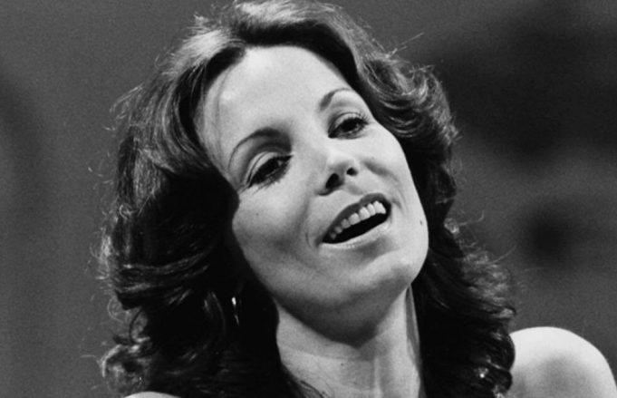 À l’âge 80 ans, la chanteuse Renée Claude décède de la COVID-19