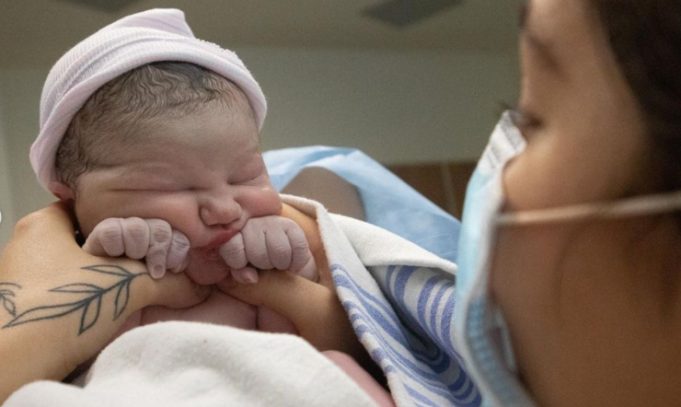 7 vedettes québécoises qui ont accouché dans les premiers mois de l’année 2021 Bébé Rafaëlle Roy et Joffrey Charles