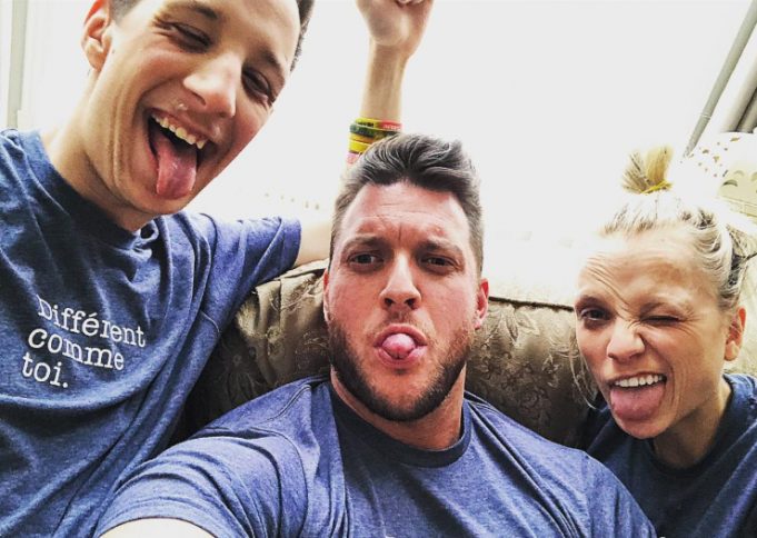 Mathieu Baron partage une rare photo avec son petit frère autiste Mathieu Baron frère et soeur