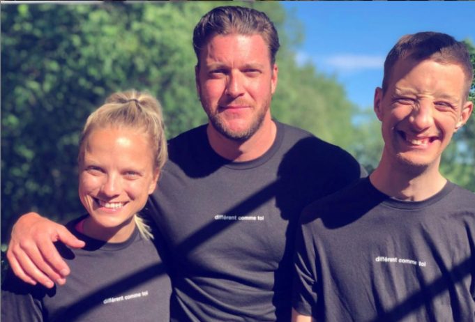 Mathieu Baron partage une rare photo avec son frère autiste pour Noël Mathieu Baron frère et soeur