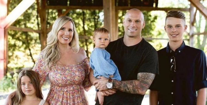 Le fils de Maïka Desnoyers partage une rare photo de lui et il est rendu à 6’2″ à 14 ans