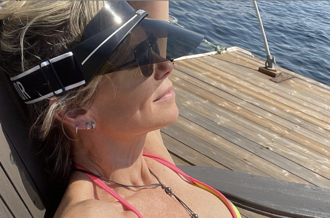 Caroline Néron part en voyage loin du Québec avec son chum et partage toutes les photos