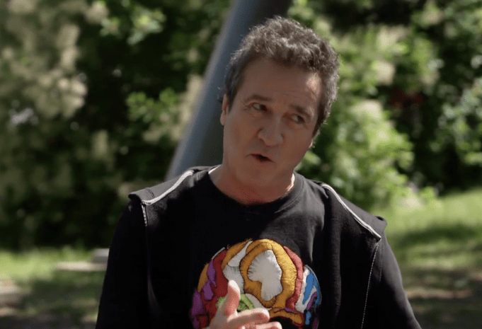 René Simard explique pourquoi il vit maintenant avec la famille de son fils