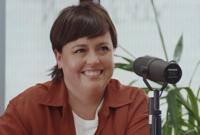 Ariane Moffatt change de look et a maintenant les cheveux couleur lavande