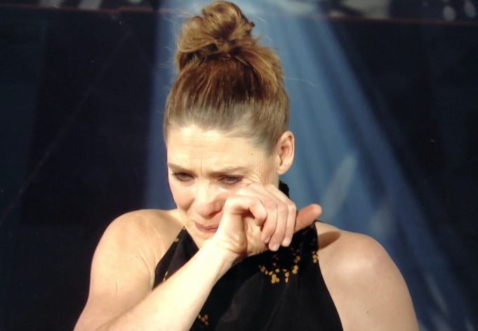 Hélène Florent éclate en larmes en direct sur le plateau de Julie Snyder