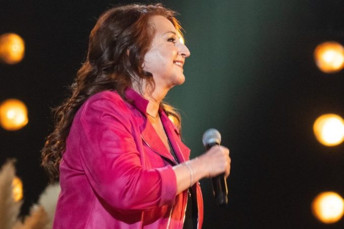 La performance de Laurence Jalbert à Star Académie provoque une tonne de réactions