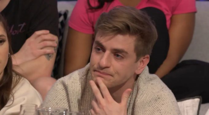 En larmes, Édouard de Star Académie ne veut pas dire pourquoi