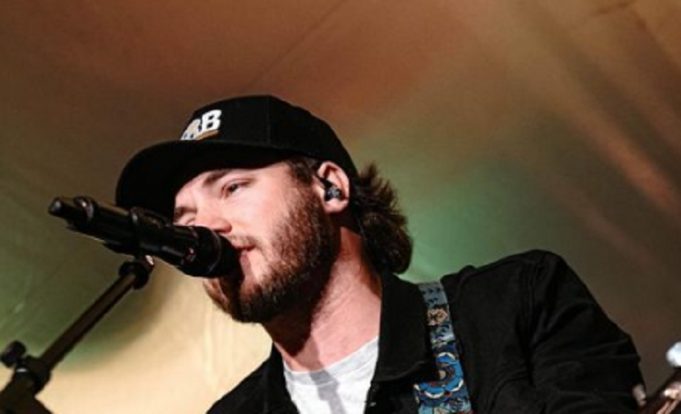 Jérémy de Star Académie annonce qu’il est en couple