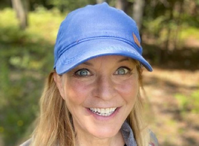 Josée Lavigueur sort et publie de rares photos avec son chum pour une bonne raison