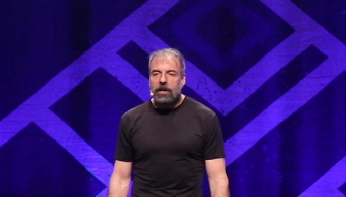 Jean-François Mercier sort et fait une annonce sur sa vie amoureuse