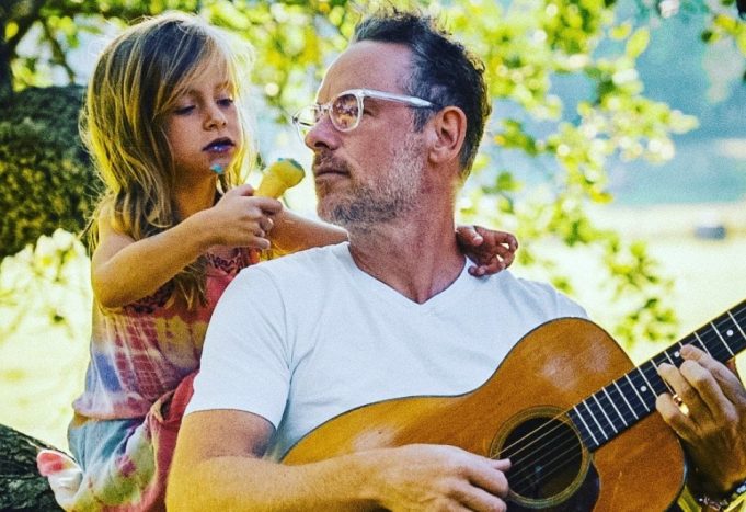 David Laflèche partage des photos de son voyage loin du Québec avec Marie-Mai et leur fille