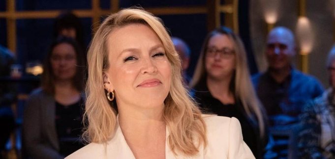 Julie Bélanger sort et annonce l’arrivée d’un nouveau membre dans sa famille