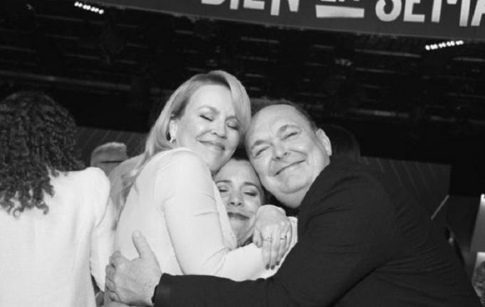 Jean-Michel Anctil sort et envoie un message direct à Julie Bélanger après la fin de leur émission