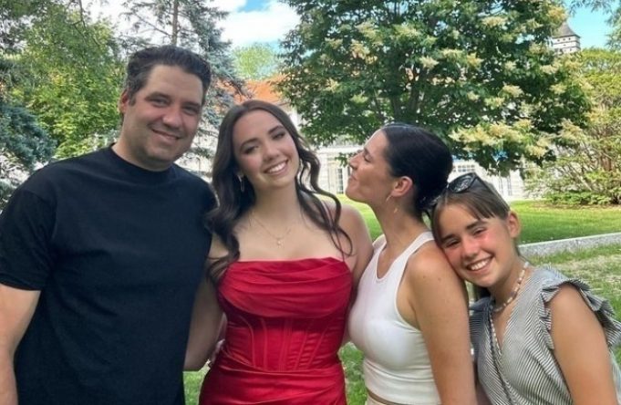 Mélissa Désormeaux-Poulin sort et fait une précision sur sa fille