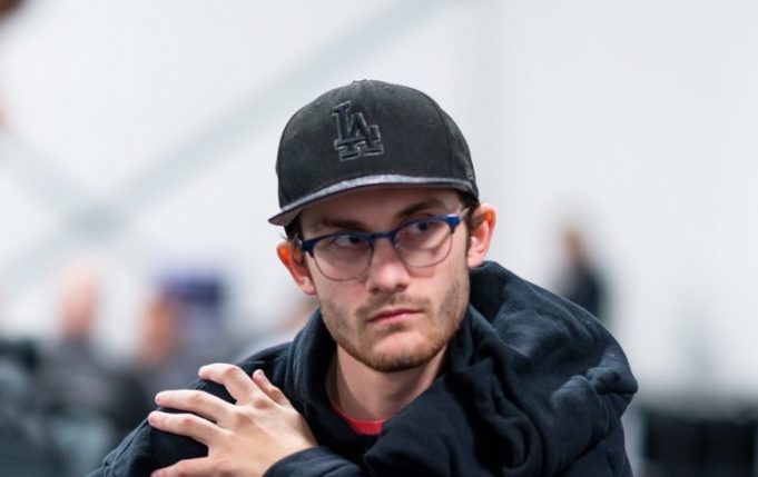 René-Charles Angélil se procure une voiture de luxe et les fans sont en colère