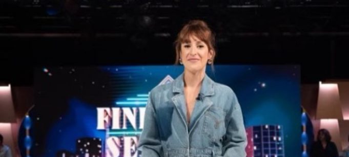 Anne-Élisabeth Bossé d’Indéfendable fait réagir avec sa robe courte en jeans à Ça Finit Bien La Semaine