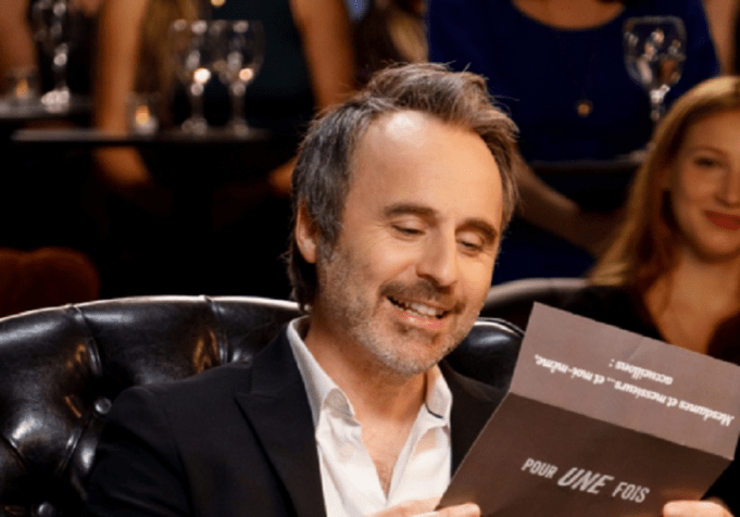 Louis-José Houde parle pour une rare fois de son enfant et dit qu’il est un « vieux papa » Louis-José Houde maison cuisine