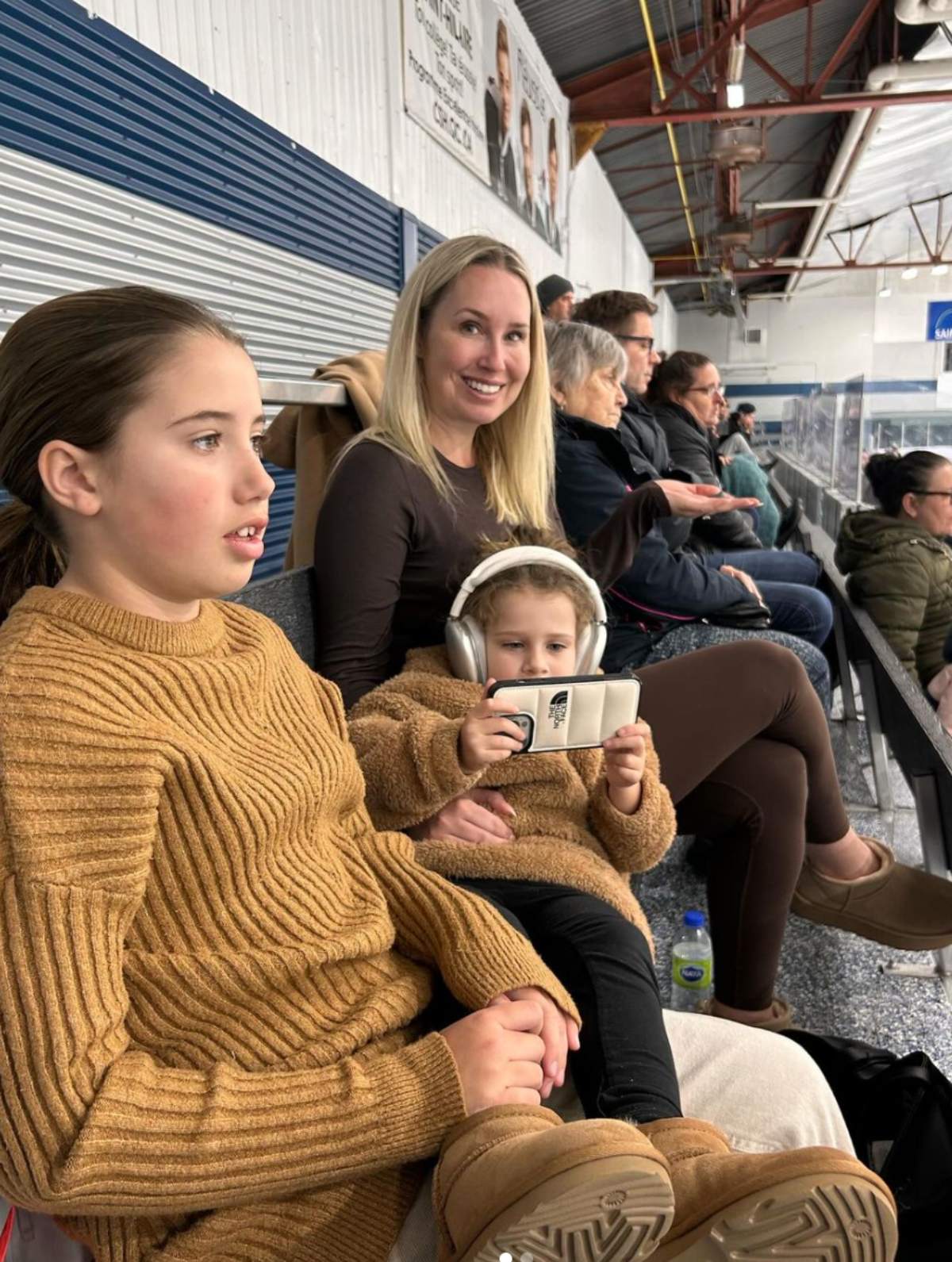 Maika Desnoyers match de hockey famille