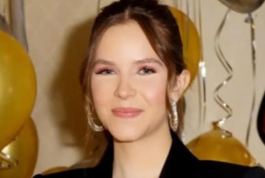 La gagnante de La Voix Sophie Grenier défile sur le tapis rouge en 2026 et elle a changé