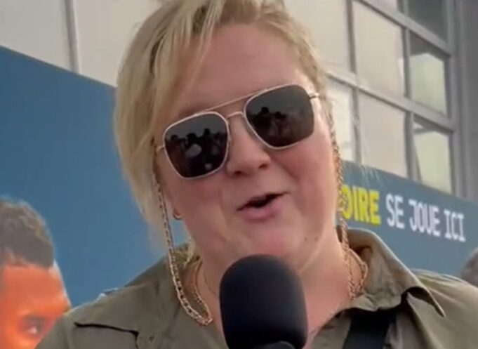 Debbie Lynch-White sort et nie la rumeur avec un autre humoriste connu