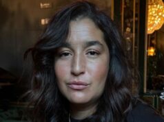 Mariana Mazza pose en bikini pour les Fêtes et fait une précision