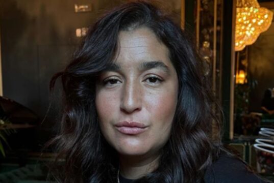 Mariana Mazza pose en bikini pour les Fêtes et fait une précision