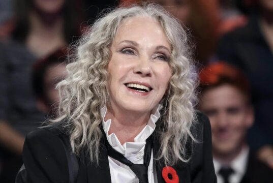 Diane Dufresne crée une tonne de réactions avec son look sur la couverture d’un magazine diane dufresne tout le monde en parle